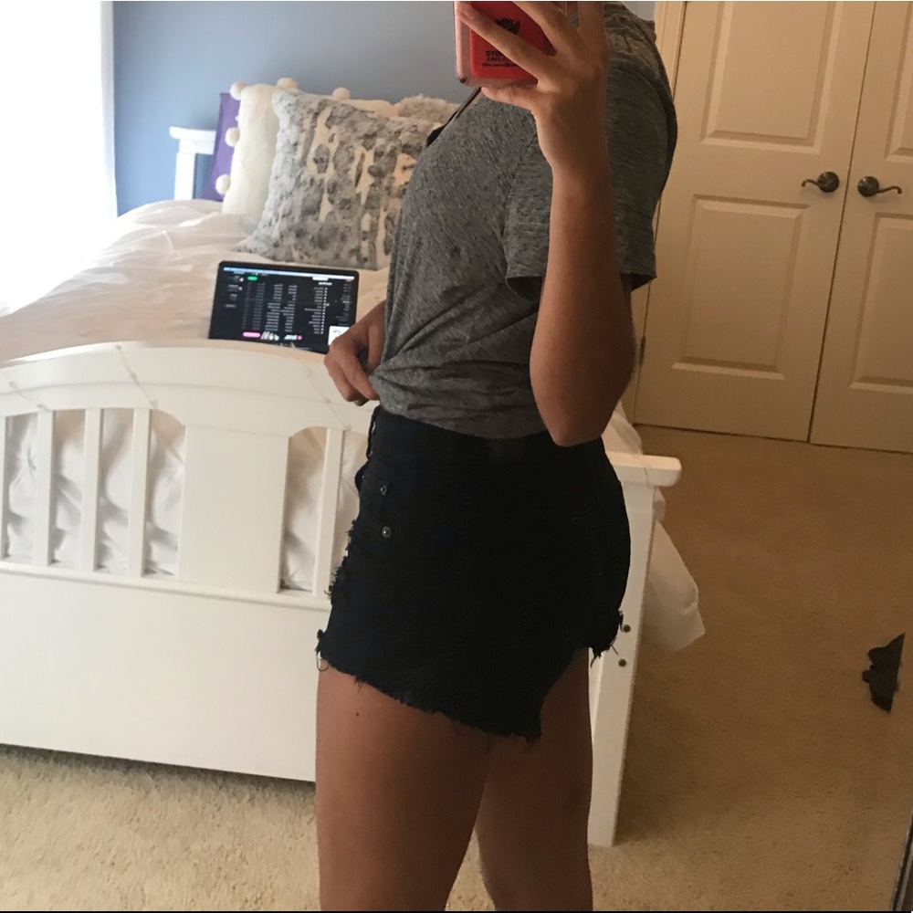 BLACK RIPPED SHORTS 🌚 - Picture 5 of 7